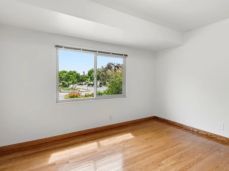 927 Lorne Way — Photo 25
