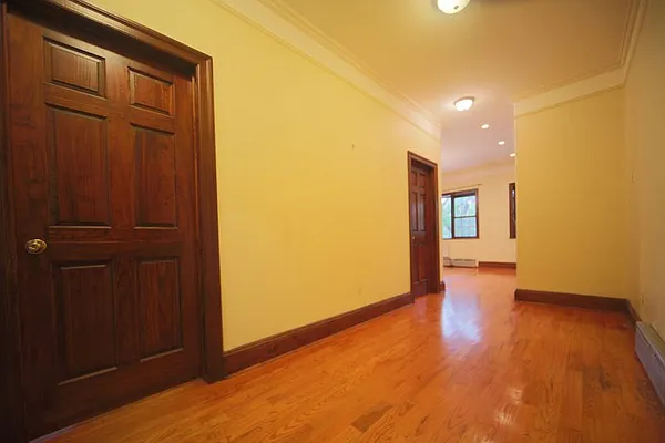 Rented by Metropolitan Realty | media 12