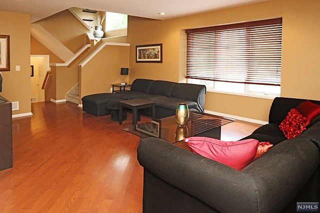 1st image of 46 Clarken Dr