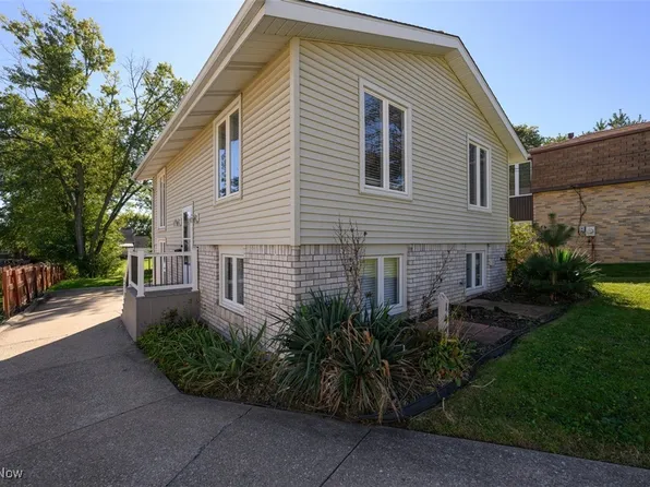 146 10th St NE, North Canton, OH 44720