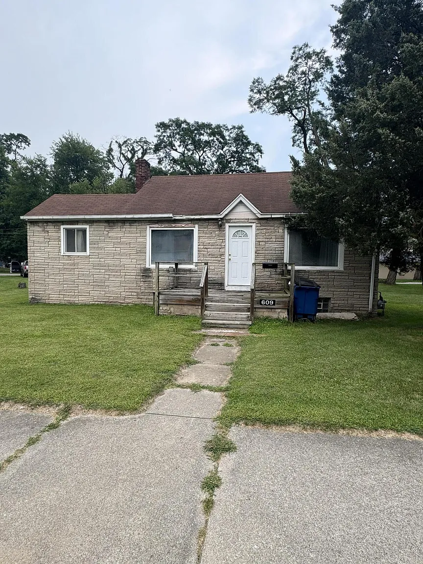609 Pleasant Ave photo 1