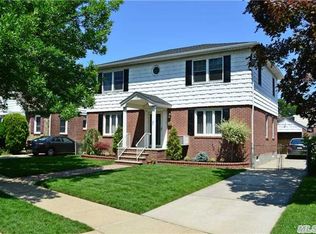116 Sylvia Ln, New Hyde Park, NY 11040