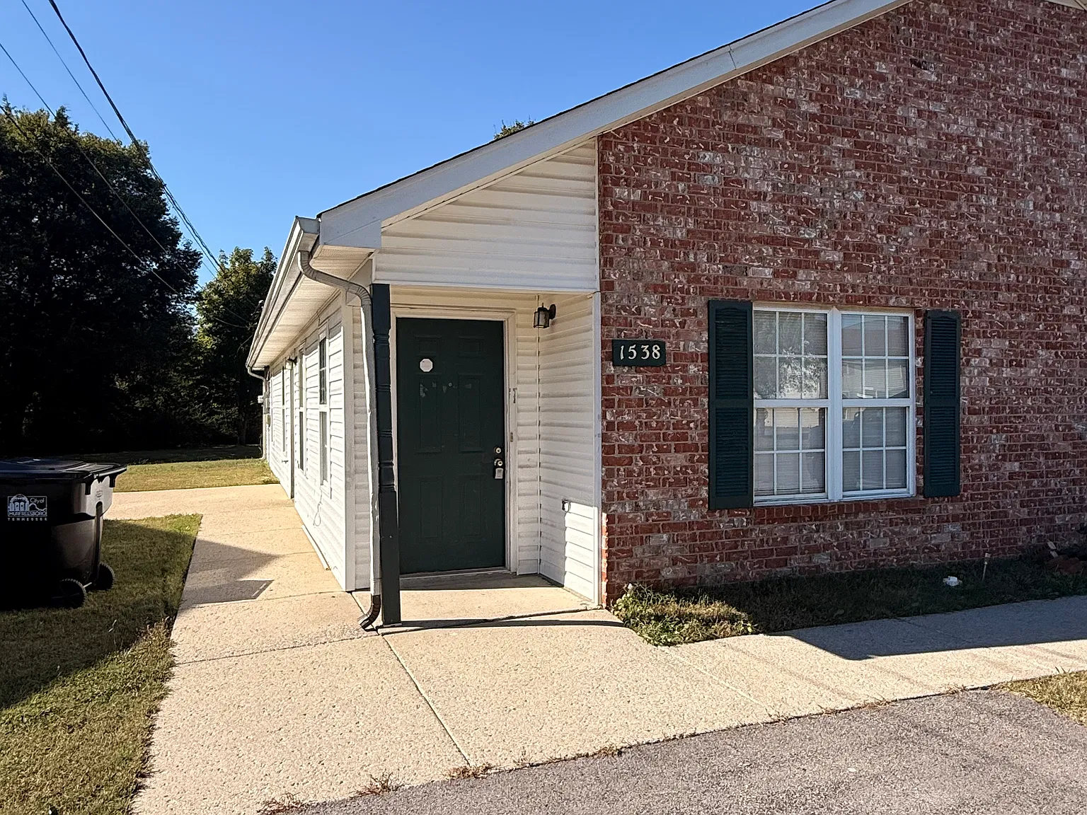 2 bed, 952 sqft, $1,200 — Photo 1