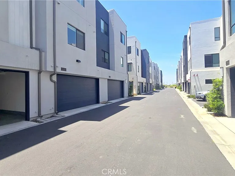 2245 Skylar Pl — Photo 29