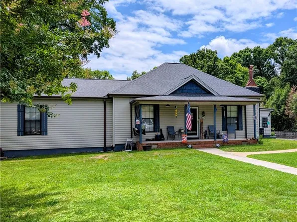 912 Overlook Ave, Eden, NC 27288