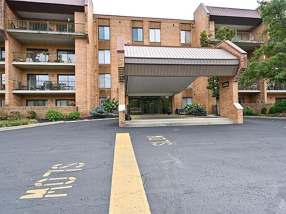 3rd image of 3543 Amberacres Dr APT 404