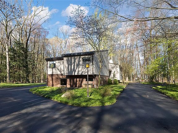 2nd image of 5699 Bonaventure Dr