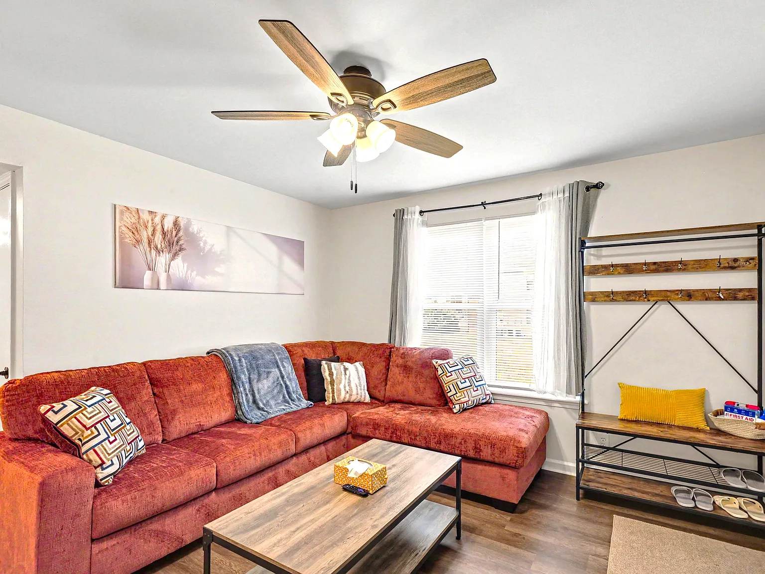 2 bed, 800 sqft, $1,900 — Photo 2