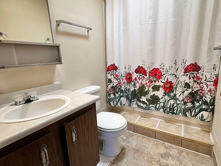 3618 Lafayette Drive Ne — Photo 13