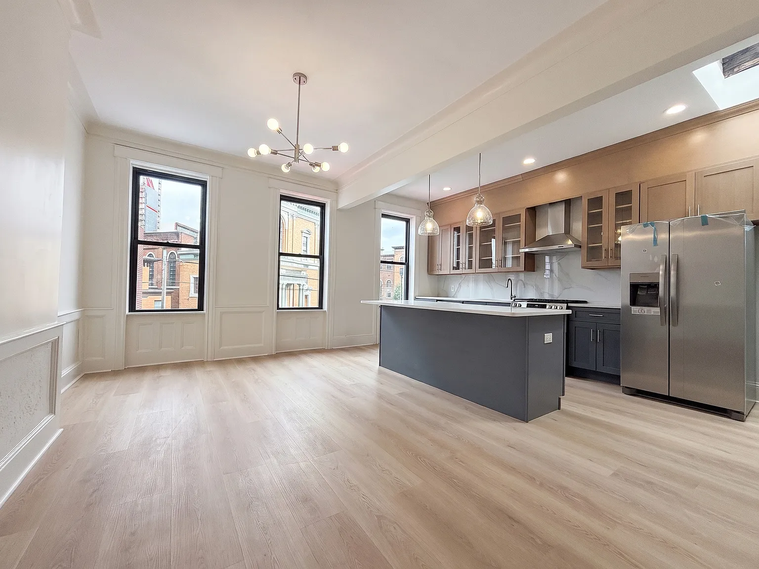 3 bed, $4,200 — Photo 2