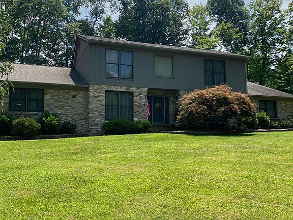 3rd image of 627 Maple Dr