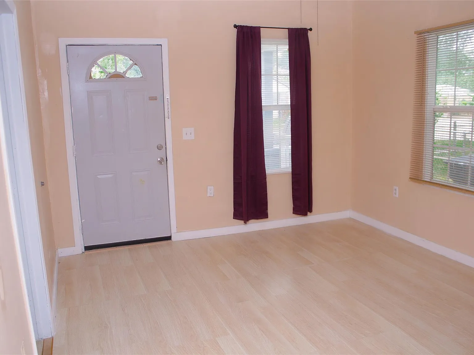 2 bed, 2.0 bath, 925 sqft, $1,250 — Photo 2