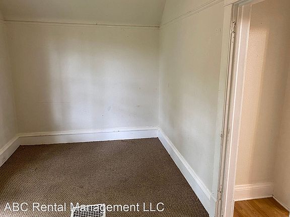 4th image of 702 1/2 6th Ave S