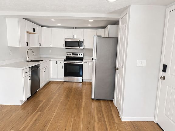 5th image of 1139 Powell Ave