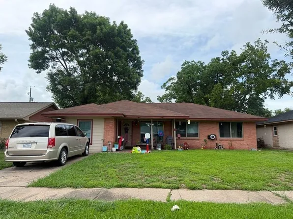 3013 Cedarcrest Dr, Pasadena, TX 77503