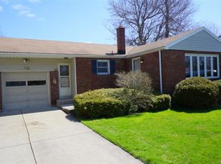 34 S Irwinwood Rd, Lancaster, NY 14086