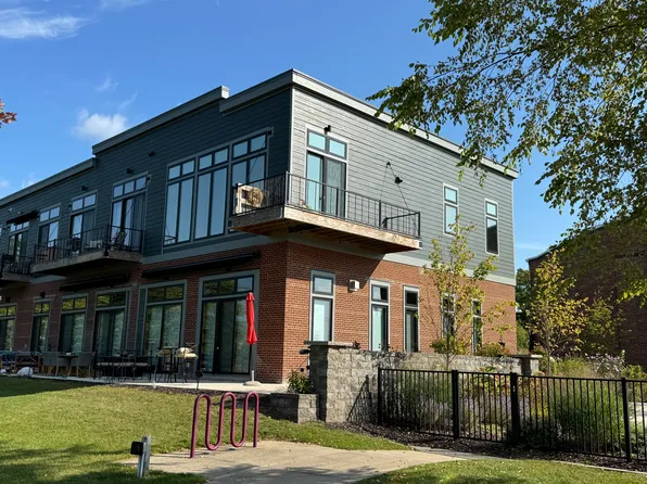 220 King St SE Unit 8, Lowell, MI 49331