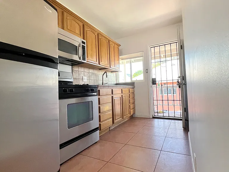 216 Rosemont Ave #7 — Photo 3