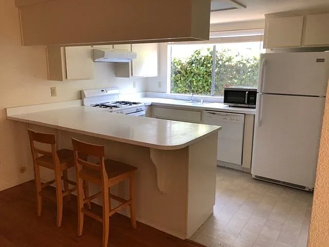 3333 Laguna Ave — Photo 7