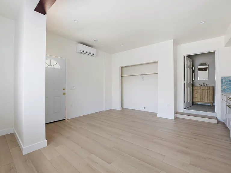4021 Lamont St #13 — Photo 2