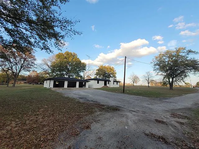 3 bed, 1500 sqft, $2,500 — Photo 2