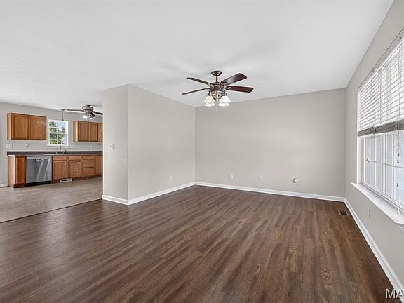 4th image of 819 Tiffany Ct