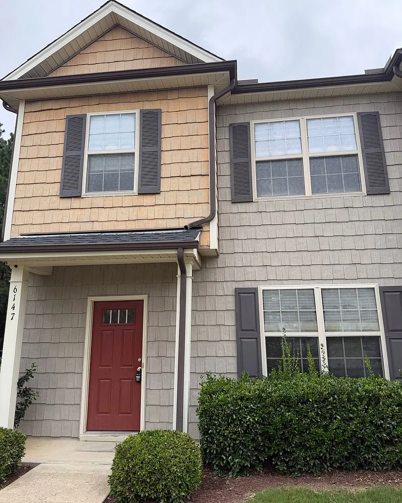 Charming 3-bedroom, 2.5-bathroom home in the heart of Raleigh — Photo 1