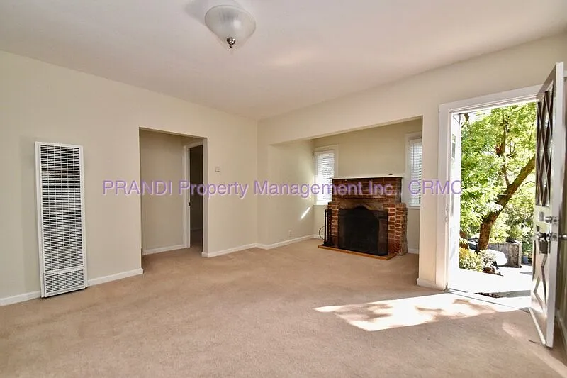 2 bed, 1.0 bath, 1000 sqft, $3,050 — Photo 4