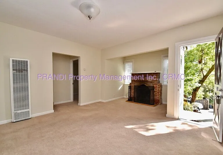 111 Chester Ave #B — Photo 4