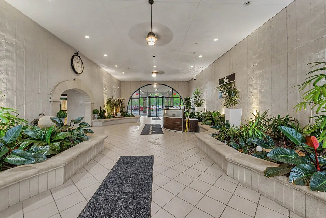 1 bed, 800 sqft, $2,100 — Photo 4