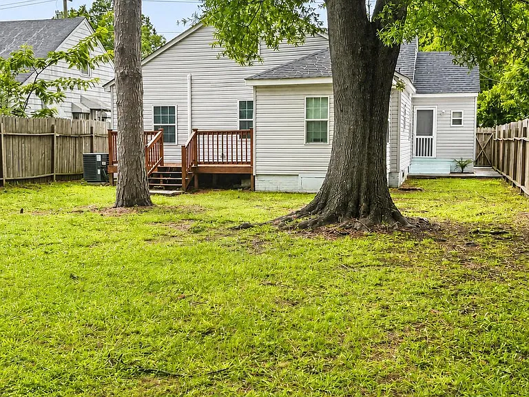 1103 Colonial Ave — Photo 25