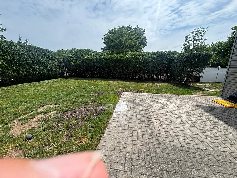 Evergreen Ave — Photo 16