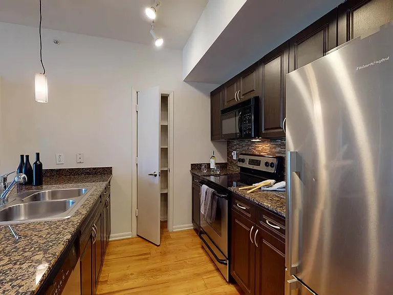 Residences at the Domain — Photo 110