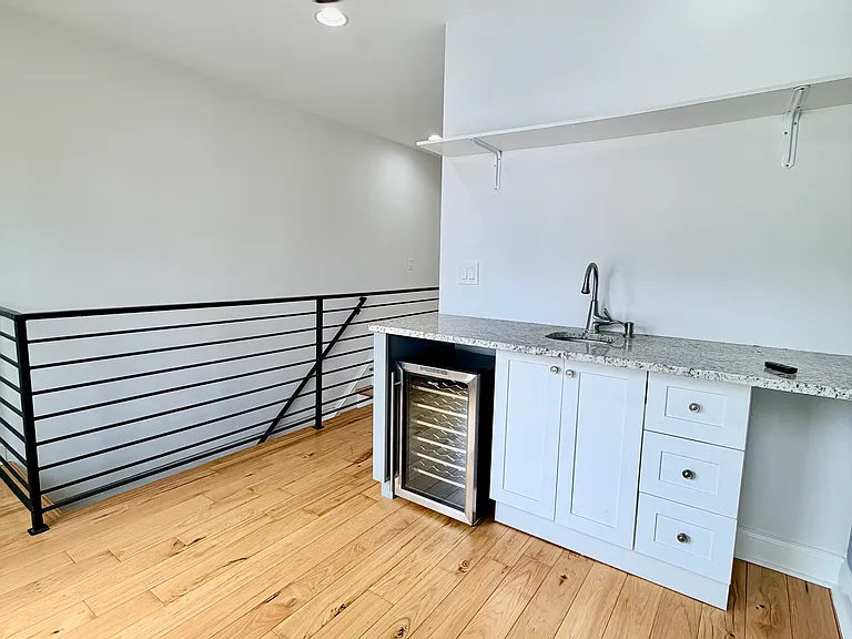 640 Emily St — Photo 18