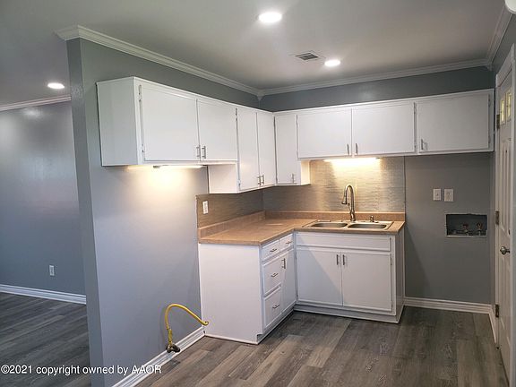 2nd image of 3029 N Hill St