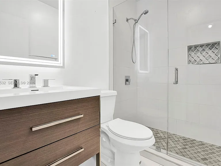 437 Swan Ave — Photo 21