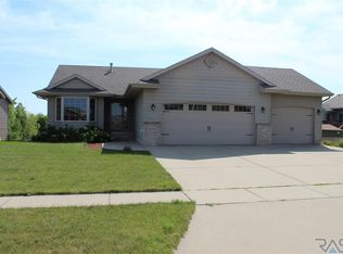 7609 W Wilson Dr, Sioux Falls, SD 57106