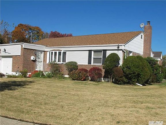 3rd image of 716 Cathy Ct