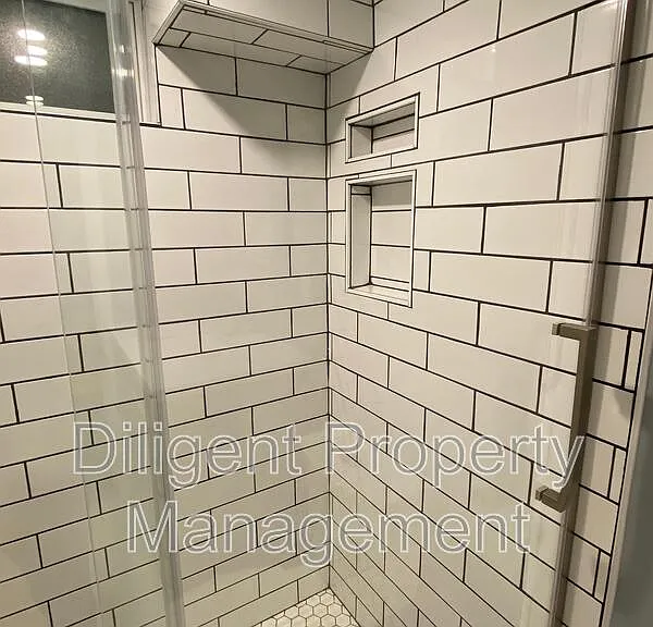 369 Applegrove Ave #LOWER — Photo 31