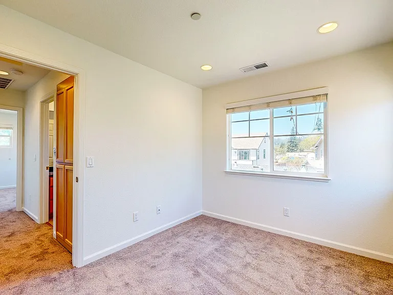 642 Acacia Ln — Photo 36