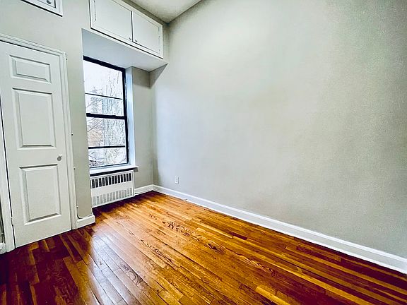 5th image of 217 Saint Johns Pl APT 4B