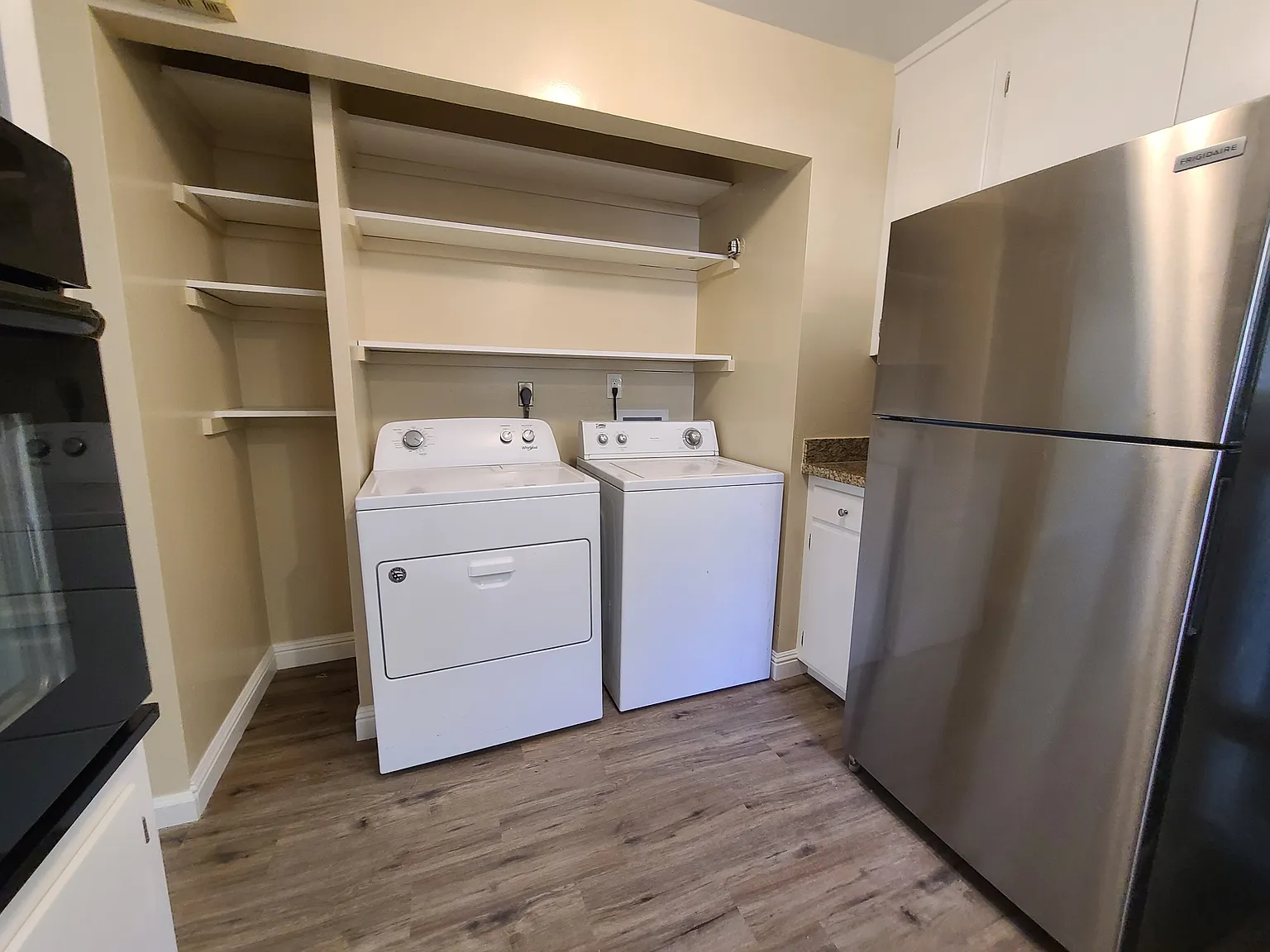 2 bed, 1000 sqft, $3,200 — Photo 4