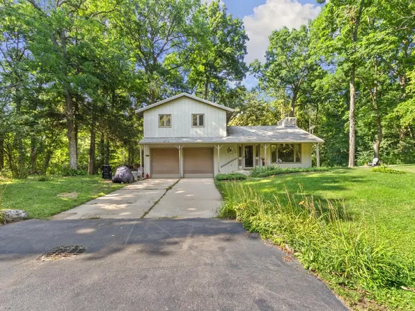 109 Blackberry Cir, Dixon, IL 61021