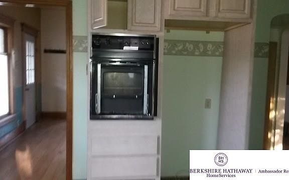 4th image of 323 W B St