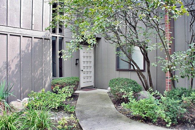 1st image of 2S531 Emerald Green Dr #19-A