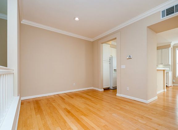4th image of 900 E 3rd Ave