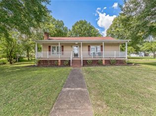 104 13th Ave, Mayodan, NC 27027