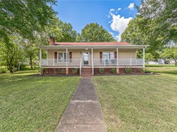 104 13th Ave, Mayodan, NC 27027