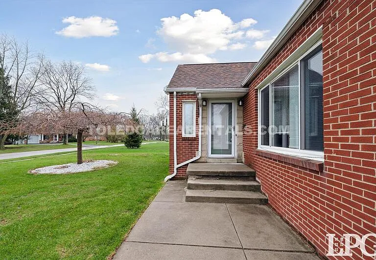 391 Perry Dr — Photo 4