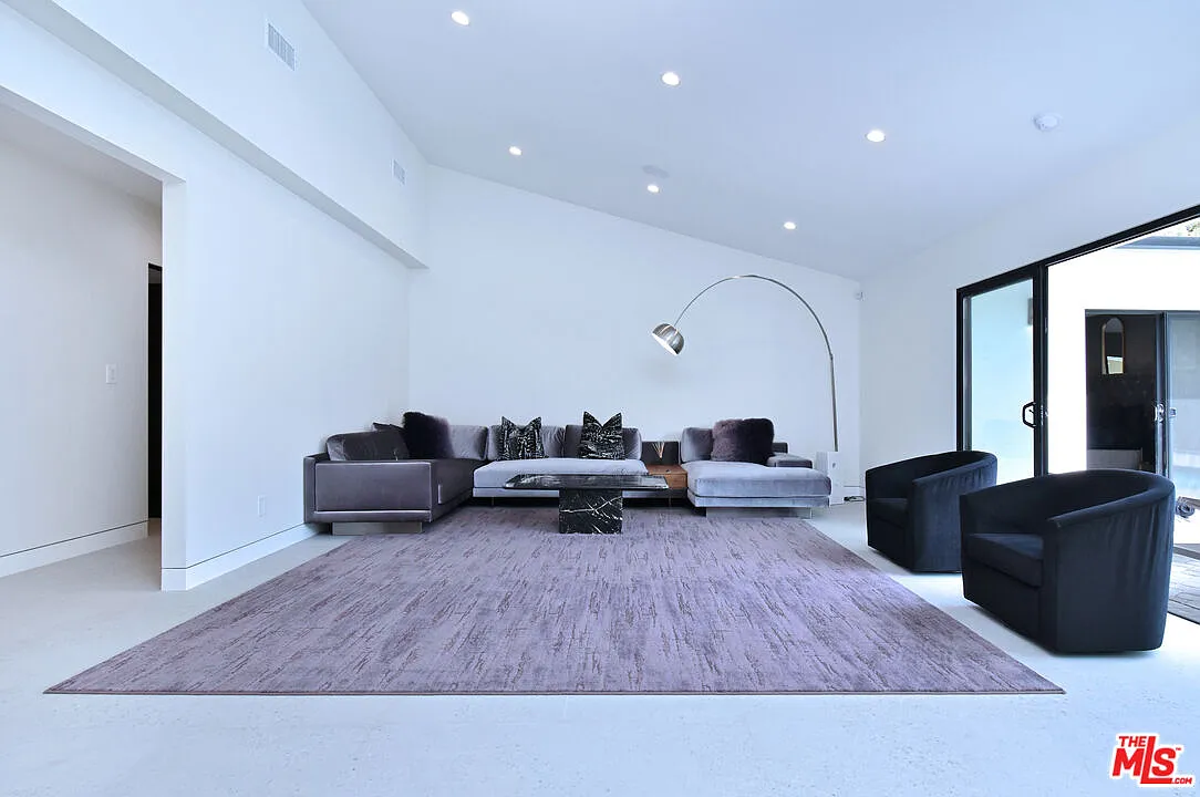 4 bed, 3.5 bath, 3321 sqft, $16,000 — Photo 4
